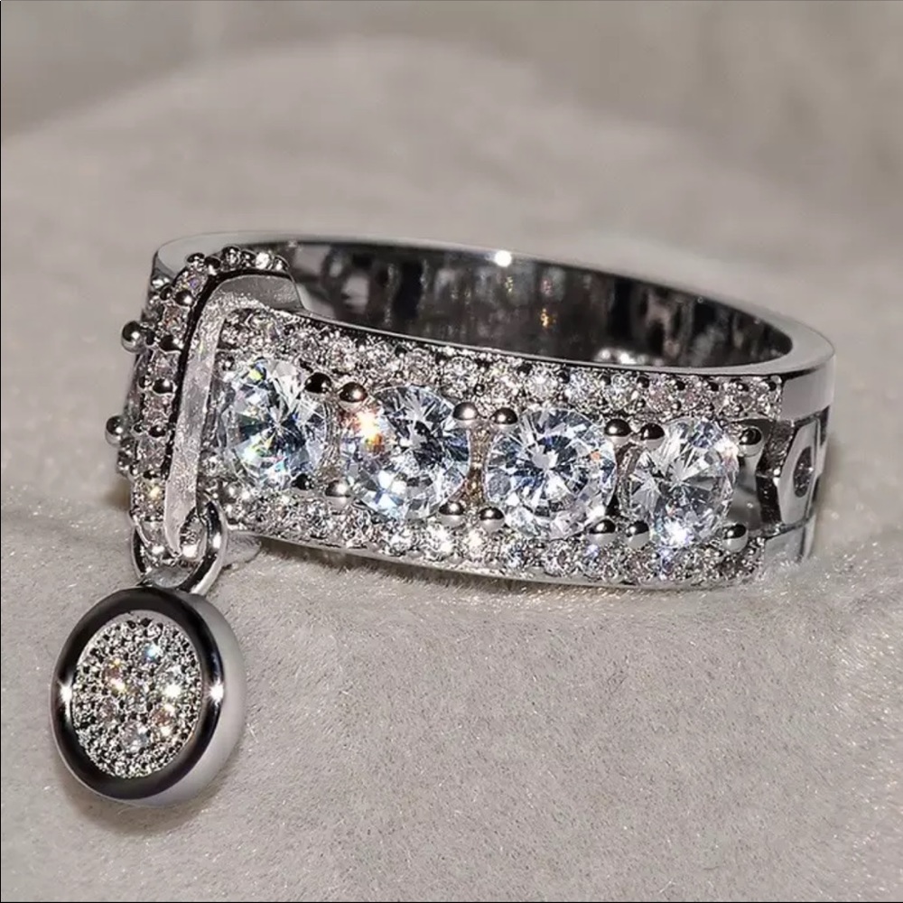 NWT  Silver Color Crystal Ring For Woman - Picture 2 of 6